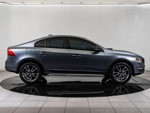 Used 2018 Volvo S60 T5 Cross Country Platinum image 11