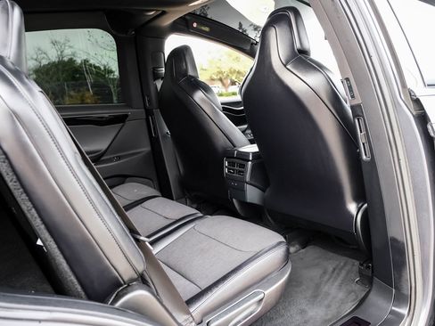 Used 2018 Tesla Model X 75D image 41