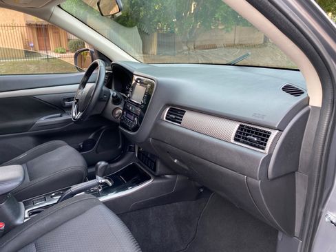 Used 2017 Mitsubishi Outlander ES image 59