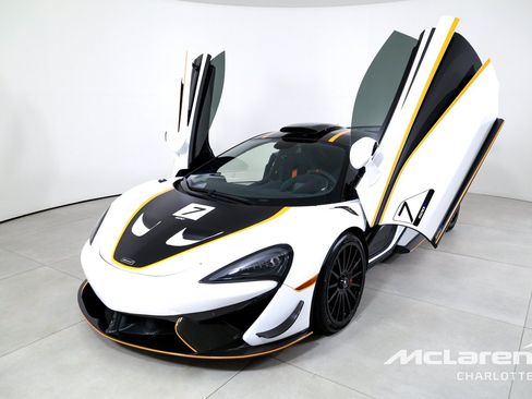 Used 2020 McLaren 620R RWD image 5