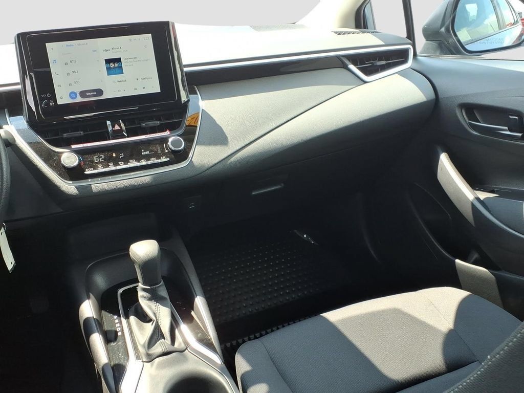Used 2025 Toyota Corolla LE FWD image 15