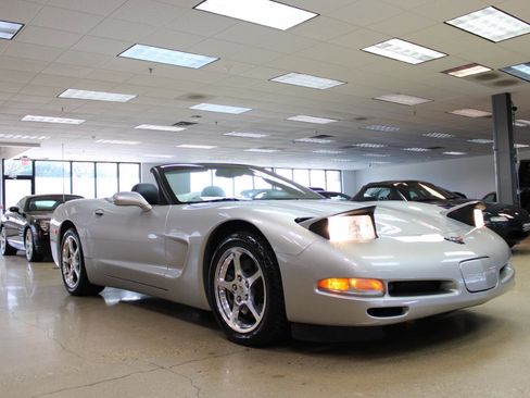Used 2004 Chevrolet Corvette Convertible w/ Preferred Equipment Group image 4