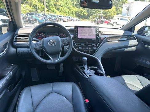 Used 2022 Toyota Camry XSE FWD image 10