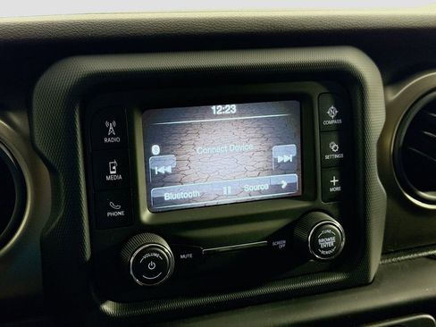 Used 2018 Jeep Wrangler Sport image 33