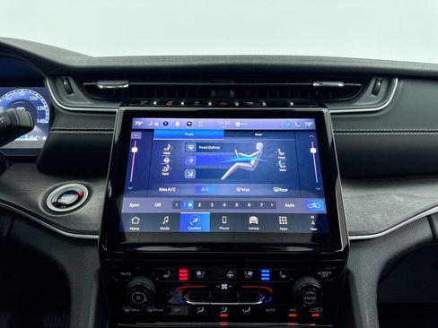 Used 2024 Jeep Grand Cherokee L Limited w/ Luxury Tech Group II image 28