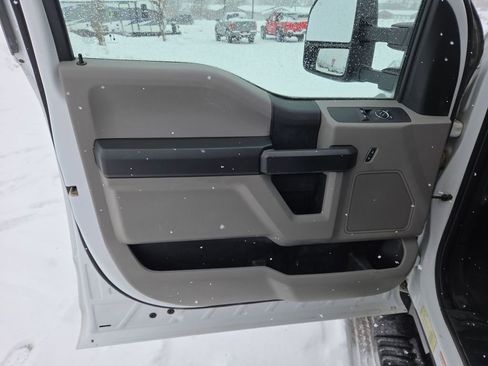 Used 2020 Ford F550 2WD Regular Cab Super Duty image 12