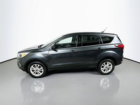 Used 2019 Ford Escape SE image 4