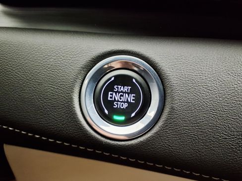 Certified 2023 Cadillac Escalade ESV Premium Luxury w/ Performance Package AWD/4WD image 23