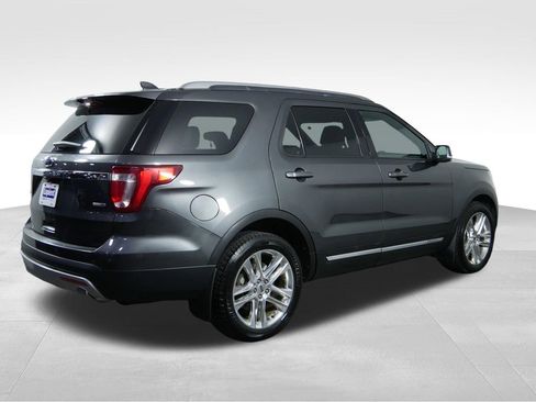 Used 2016 Ford Explorer XLT w/ Equipment Group 202A AWD/4WD image 10