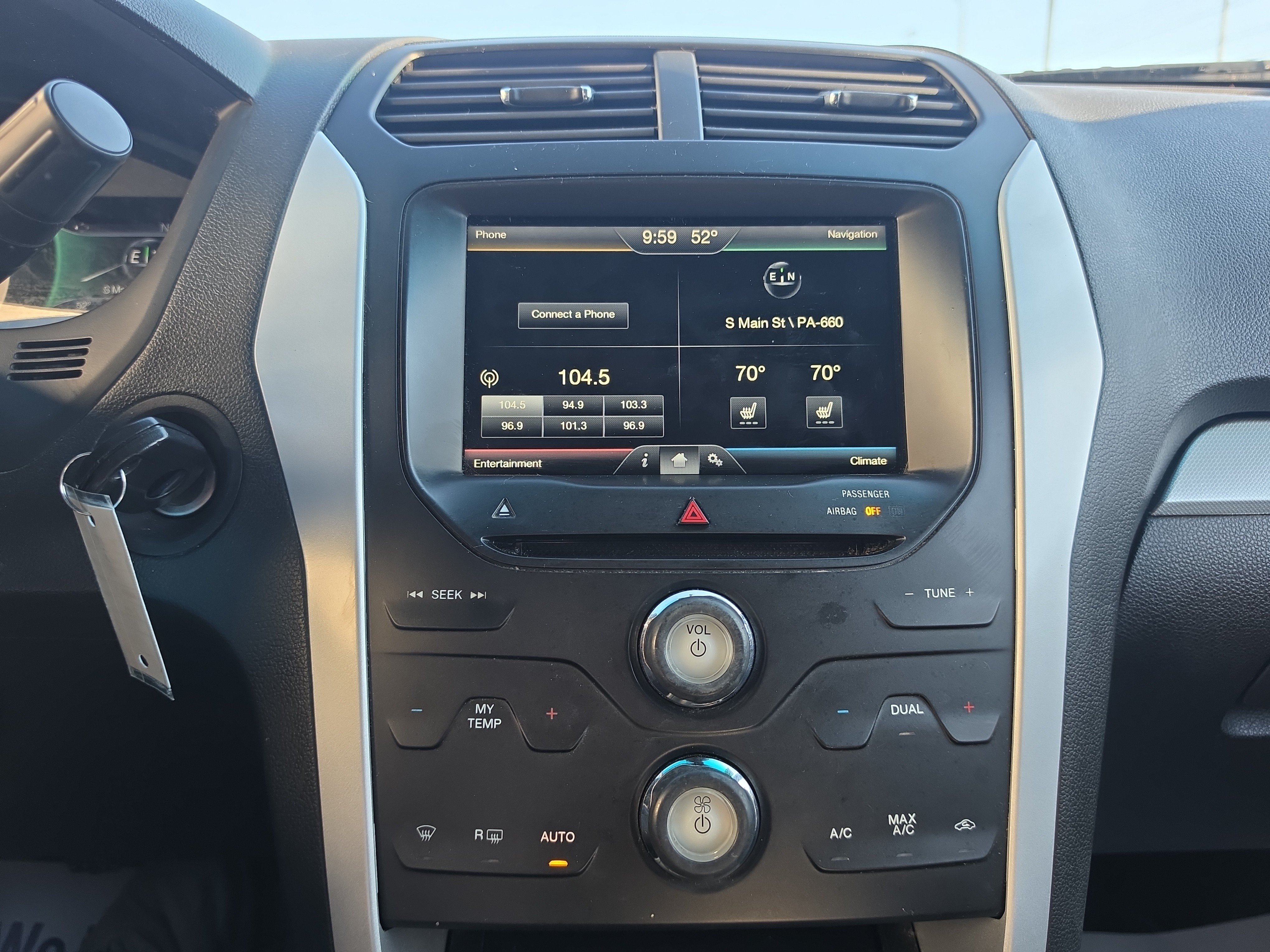 Used 2014 Ford Explorer XLT w/ Equipment Group 202A AWD/4WD image 28