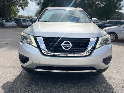 Used 2017 Nissan Pathfinder S image 2