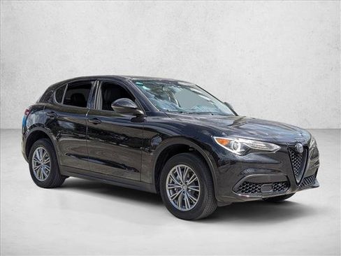 Used 2023 Alfa Romeo Stelvio Sprint image 3