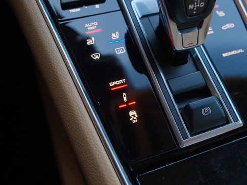 Used 2017 Porsche Panamera image 24