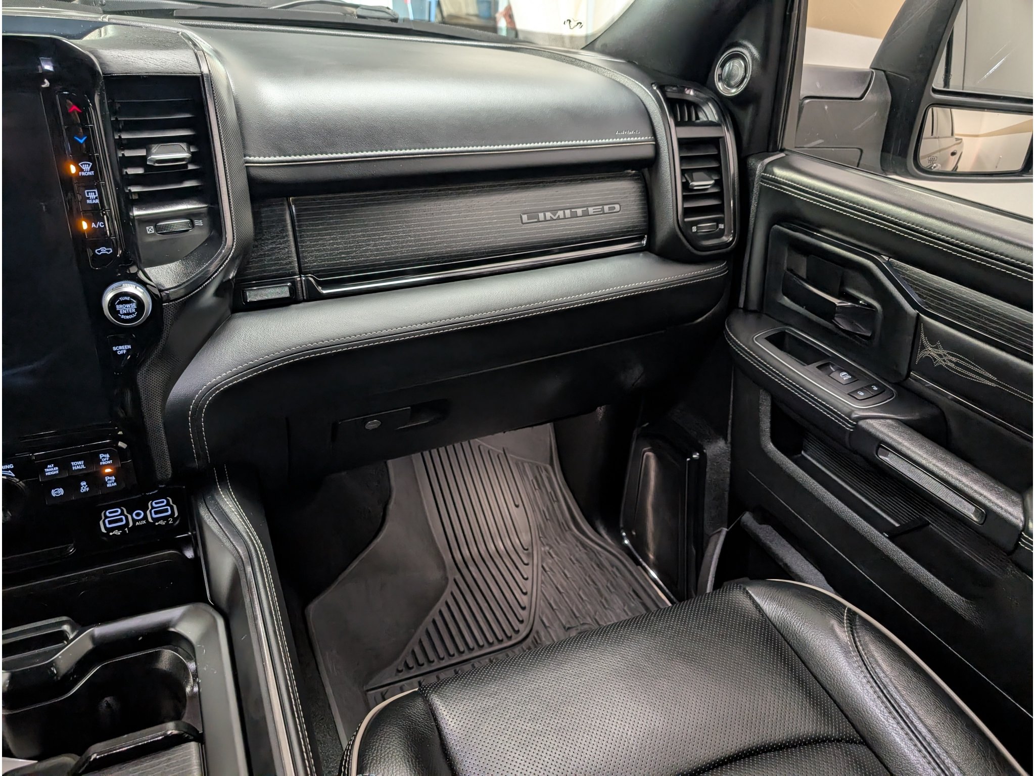 Used 2024 RAM 3500 Limited w/ Night Edition AWD/4WD image 15