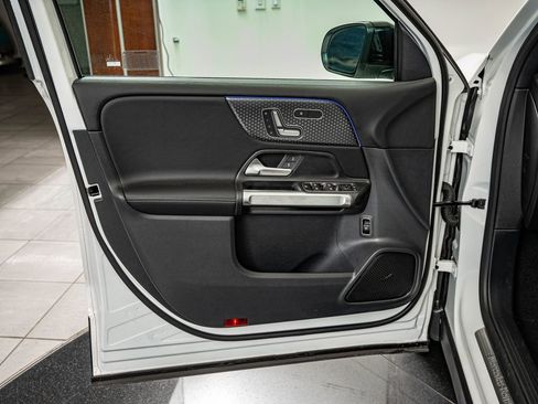 New 2026 Mercedes-Benz GLB 250 4MATIC image 17