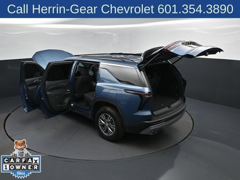 Used 2025 Chevrolet Traverse LT FWD image 47