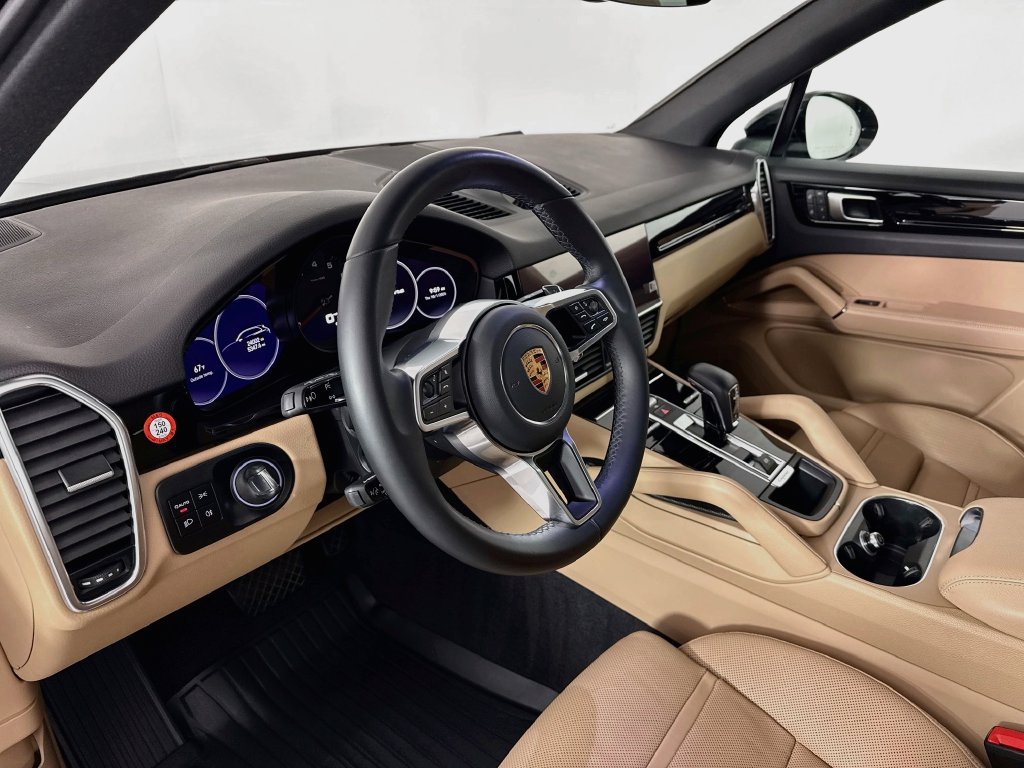 Certified 2023 Porsche Cayenne AWD/4WD image 4