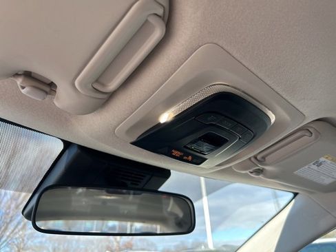 Used 2025 Toyota Corolla LE image 28