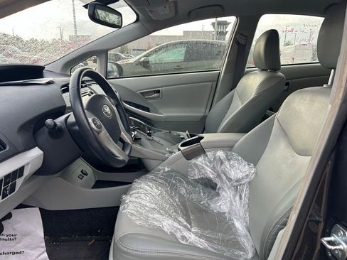 Used 2015 Toyota Prius Five image 6