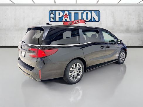 New 2026 Honda Odyssey Touring image 7