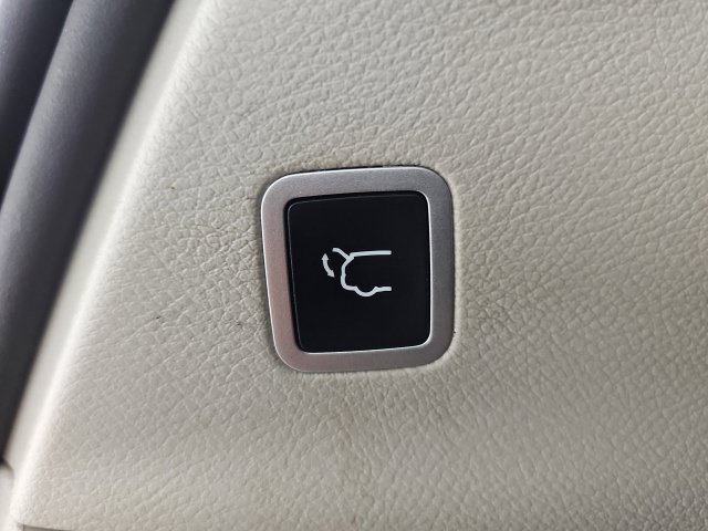 Used 2020 Chrysler Pacifica Touring w/ Cold Weather Group FWD image 33