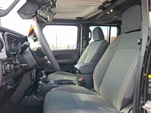 Certified 2025 Jeep Wrangler Unlimited Sahara image 13