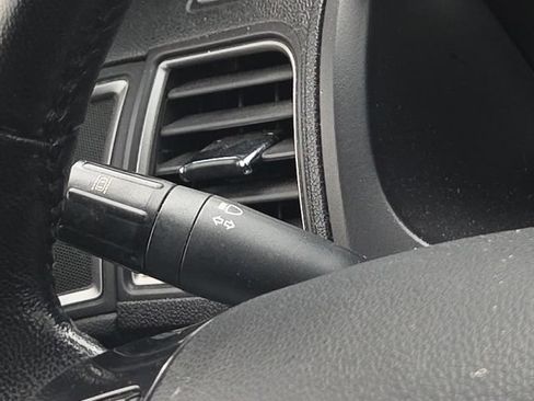 Used 2018 Ford Explorer XLT w/ Equipment Group 202A AWD/4WD image 43