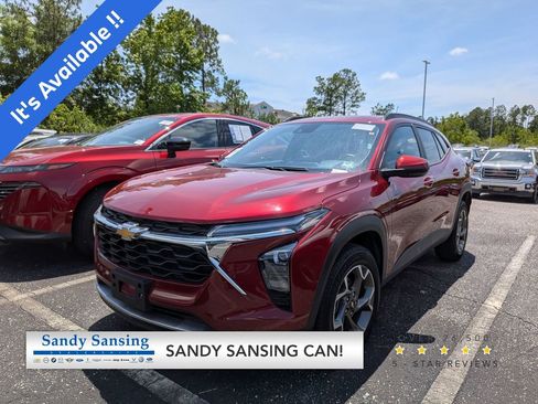 Used 2025 Chevrolet Trax LT w/ LT Convenience Package FWD image 1