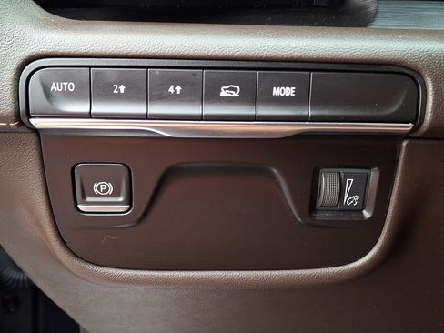 Used 2024 Cadillac Escalade Premium Luxury AWD/4WD image 32