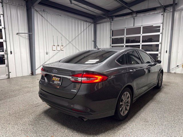 Used 2017 Ford Fusion SE w/ Fusion SE Technology Package FWD image 14