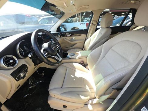 Used 2021 Mercedes-Benz GLC 300 image 3