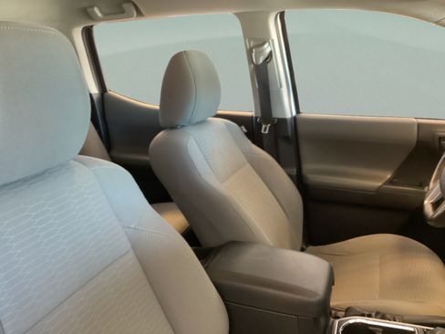 Used 2019 Toyota Tacoma SR5 AWD/4WD image 29