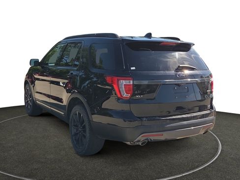 Used 2017 Ford Explorer XLT w/ Equipment Group 202A AWD/4WD image 3