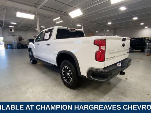 Used 2025 Chevrolet Silverado 1500 ZR2 w/ Technology Package AWD/4WD image 9