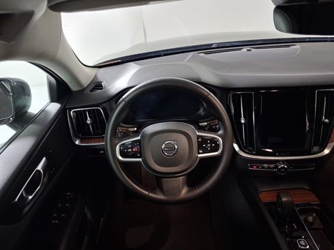 Used 2025 Volvo V60 B5 Cross Country Plus AWD/4WD image 12