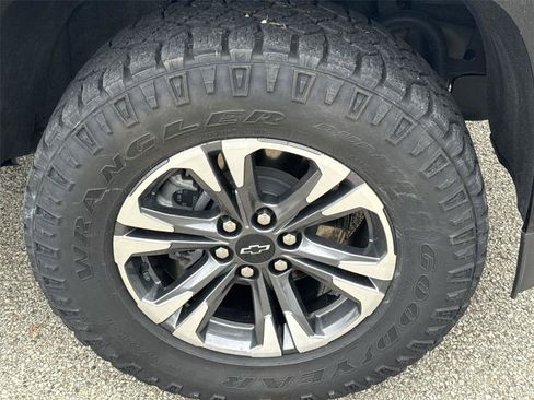Used 2022 Chevrolet Colorado Z71 AWD/4WD image 12