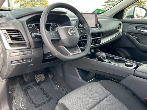 Used 2025 Nissan Rogue SV image 7