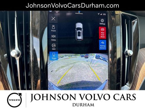 Used 2023 Volvo XC60 B5 Plus AWD/4WD image 25