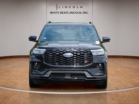 Used 2025 Ford Explorer ST AWD/4WD image 2