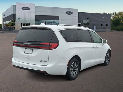 Used 2021 Chrysler Pacifica Touring-L FWD image 11