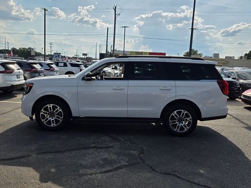 Used 2025 Ford Expedition Active AWD/4WD image 4