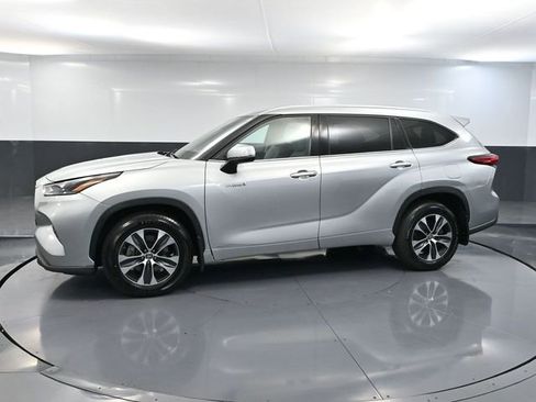 Used 2021 Toyota Highlander XLE image 10