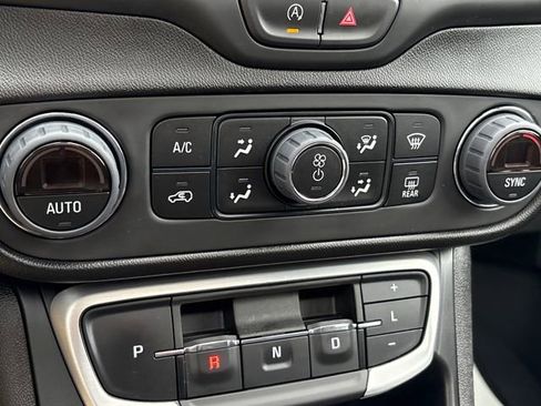 Certified 2023 GMC Terrain SLE w/ Driver Convenience Package AWD/4WD image 17