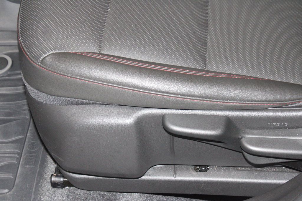 Used 2024 Chevrolet Trax RS w/ Sunroof Package FWD image 23