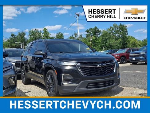 Used 2023 Chevrolet Traverse RS AWD/4WD image 1