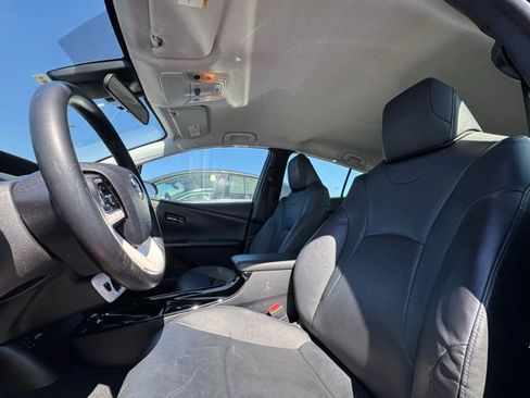 Used 2018 Toyota Prius Prime Premium image 8