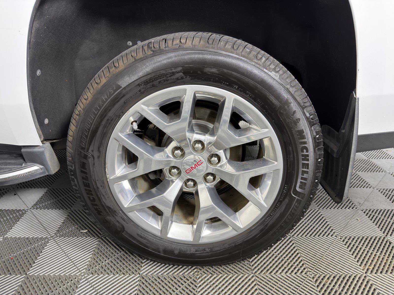 Used 2018 GMC Yukon SLT w/ Open Road Package RWD image 18
