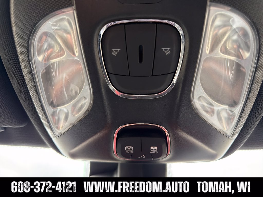 Used 2025 Jeep Compass Latitude w/ Sun & Sound Group AWD/4WD image 21
