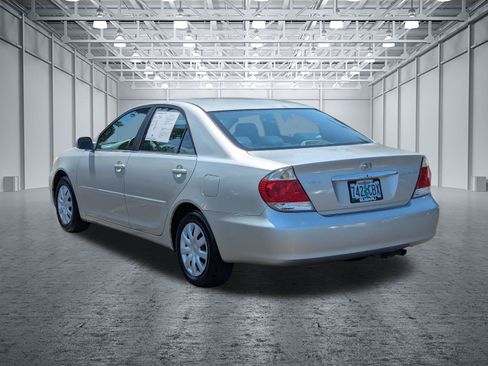 Used 2006 Toyota Camry LE FWD image 3