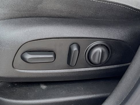 Used 2019 Chevrolet Equinox LT FWD image 16